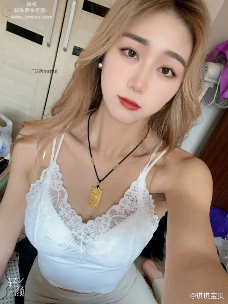 从光影到情绪：解码琪琪宝贝24-25年5月写真集的视觉叙事-橘喵