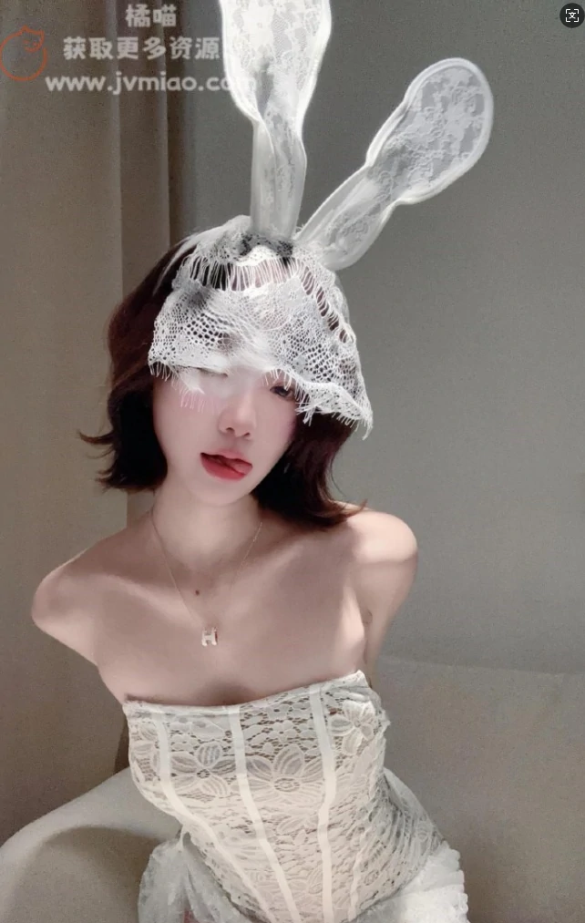 岛屿【小霞佩奇の暗夜精灵】黑色蕾丝兔耳写真全解析：从创意到成片的艺术蜕变-橘喵