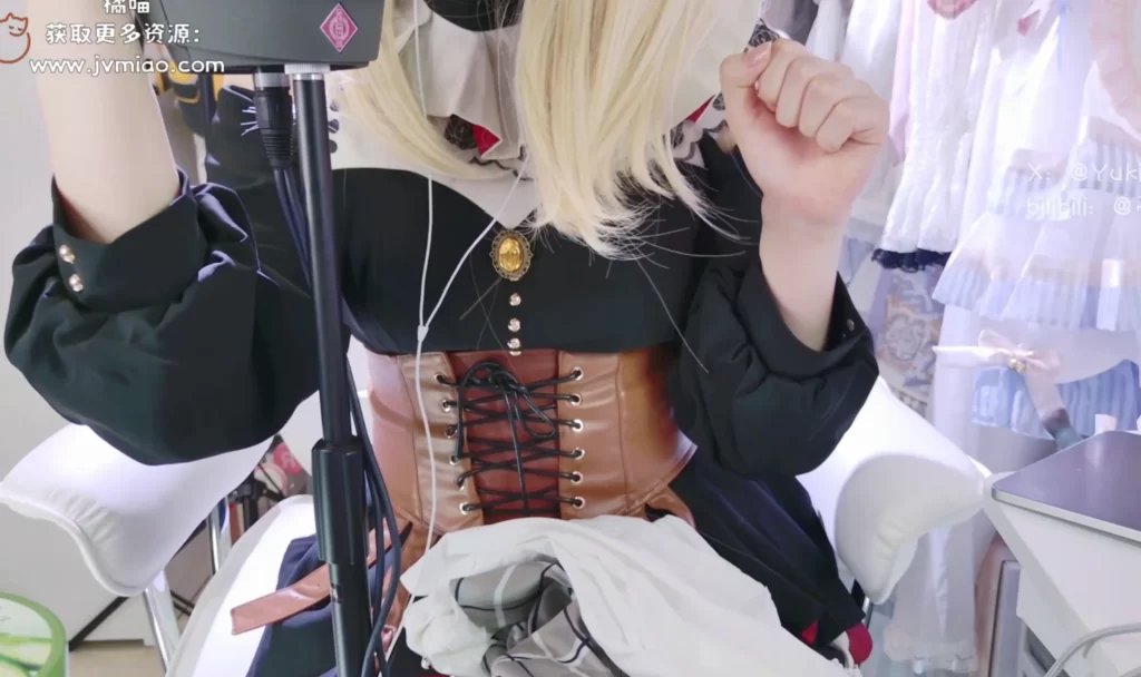 亭子ww深度解析《三角初华》｜压抑美学的极致绽放，每一帧都是窒息的艺术-橘喵